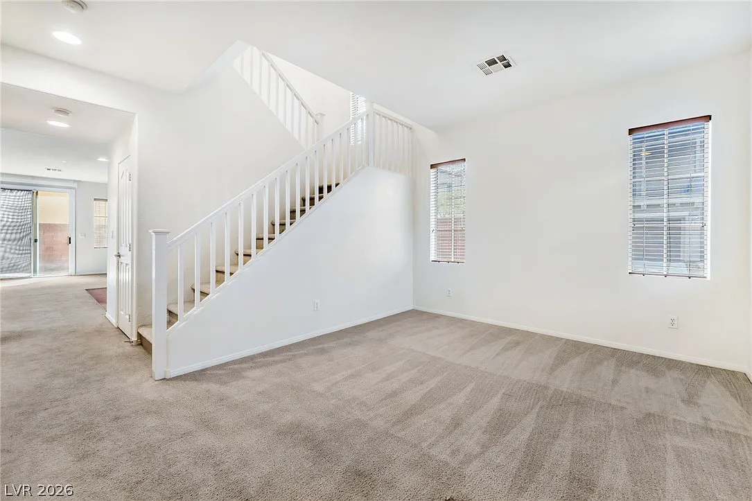 4 bed, 3.0 bath, 2168 sqft, $2,200 — Photo 3