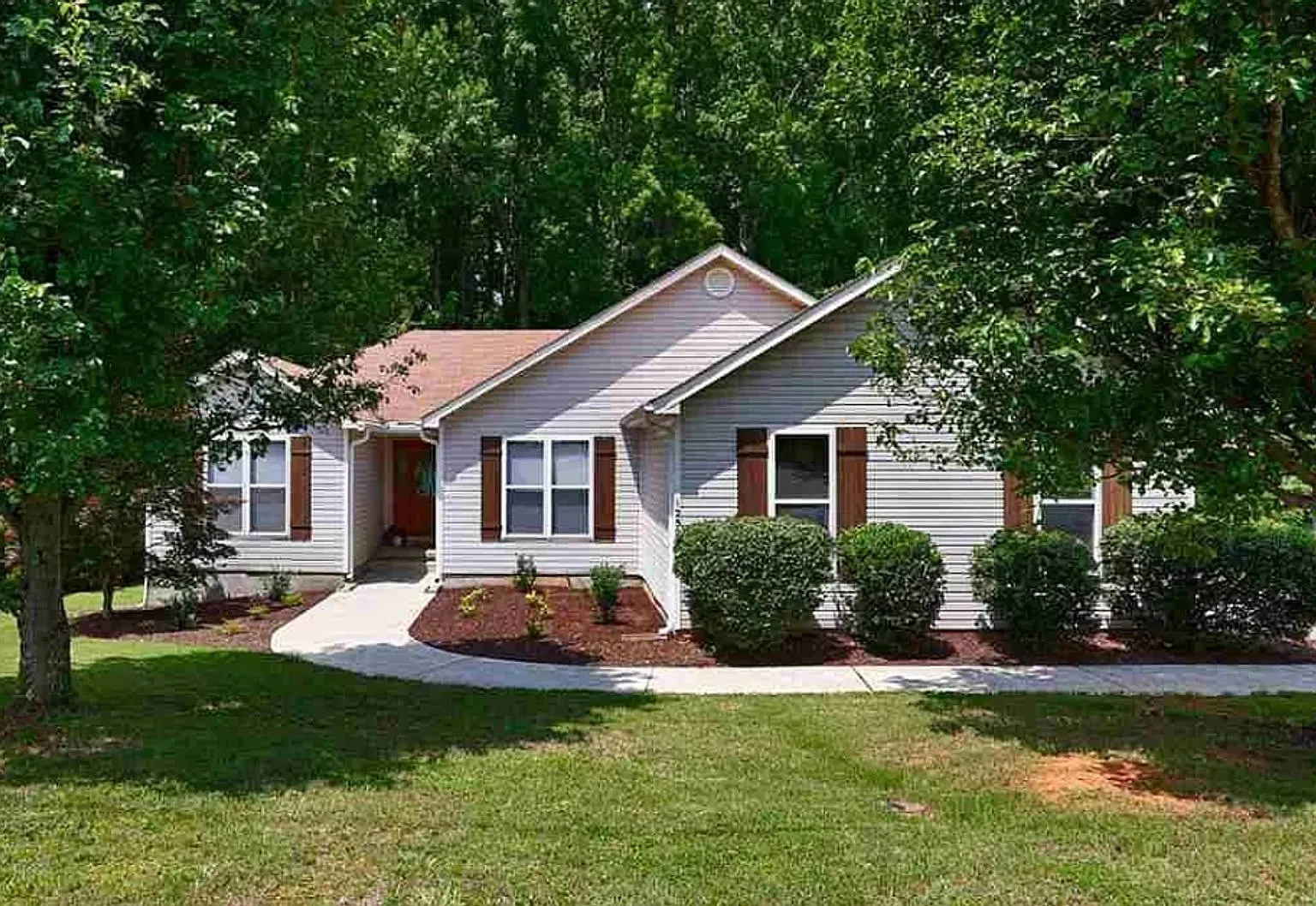 Beautiful 3-Bedroom Home in Madison, AL — Photo 1