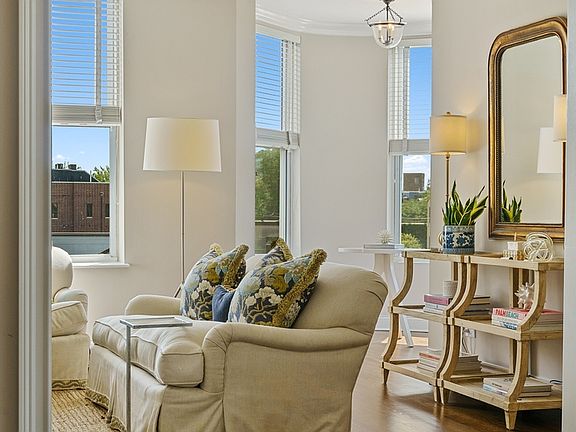 5th image of 1024 W Armitage Ave Unit 3