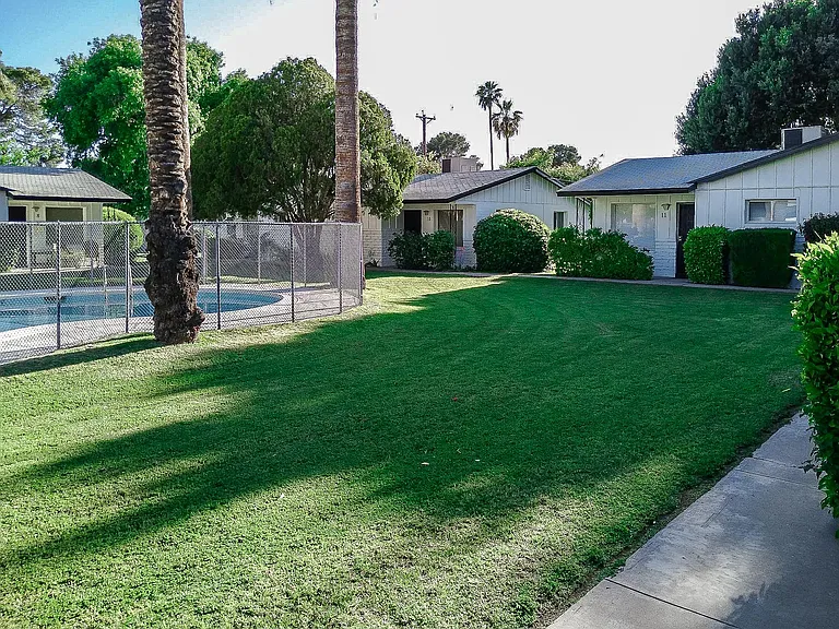 914 W Glendale Ave #7 — Photo 34