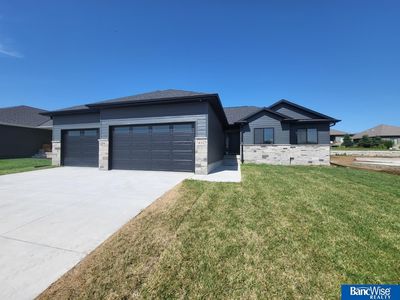 433 Half Moon Dr, Lincoln, NE, 68527