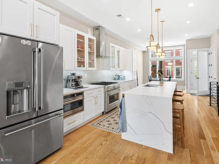 2525 Brown St — Photo 10