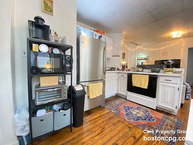 1 bed, 1.0 bath, $2,200 — Photo 4