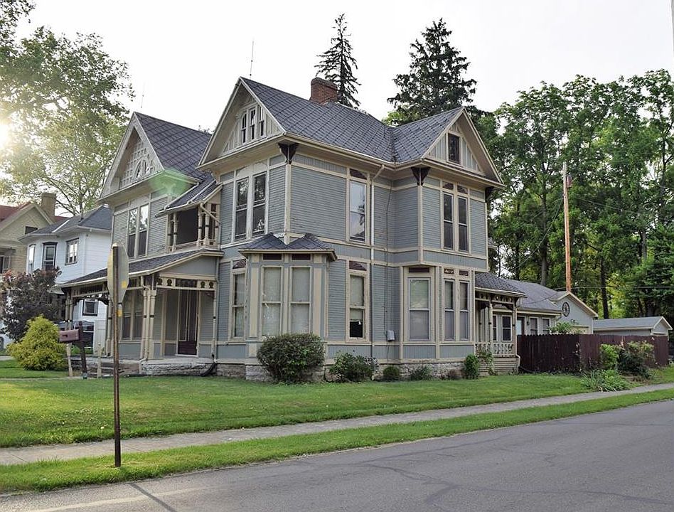 1st image of 302 W Reynolds St