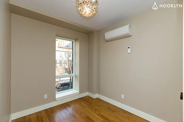 Rented by Nooklyn NYC LLC | media 32