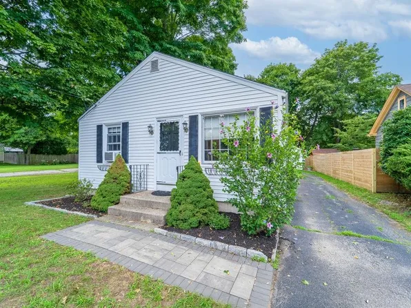 29 Pleasant View Rd, Warwick, RI 02888