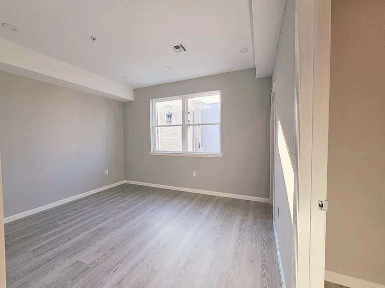 30 Auburn St #2 — Photo 8