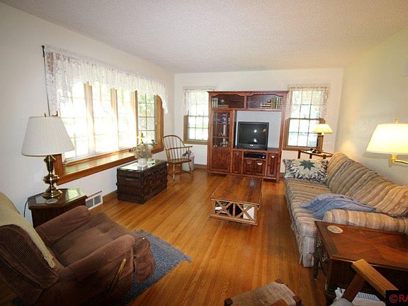 4th image of 110 Blue Earth St