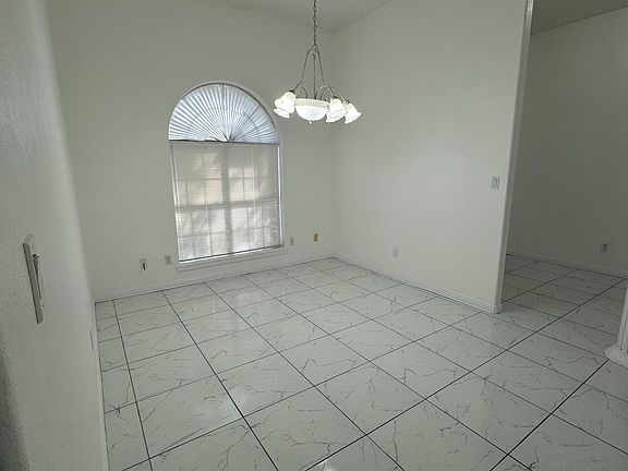 3rd image of 2011 Summer Breeze Rd