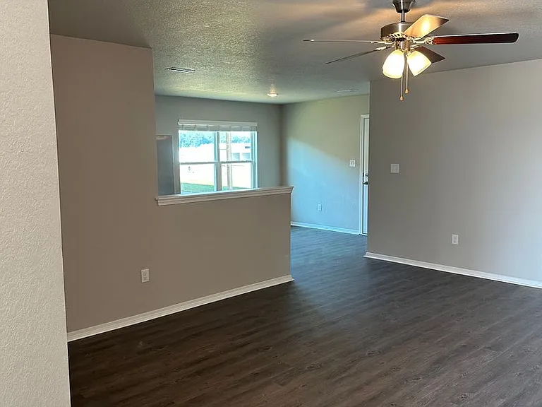 205 Logan Dr — Photo 5