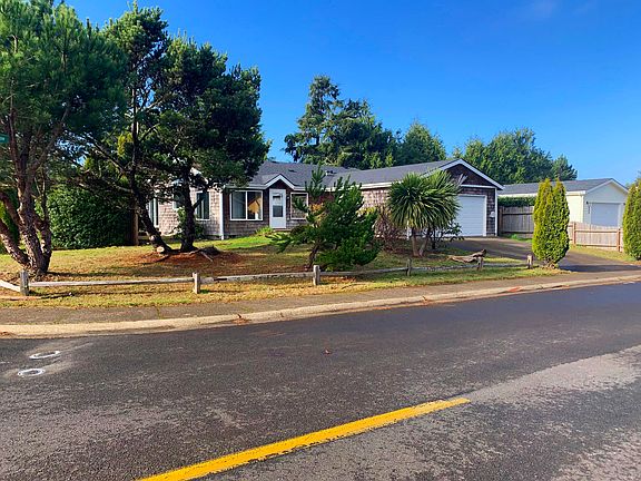 4th image of 1480 SW Ironwood Dr