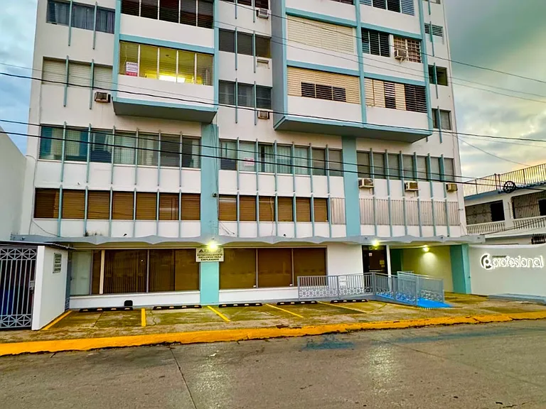 3 Cond Profesional #F — Photo 1