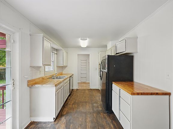 4th image of 607 Bradley St