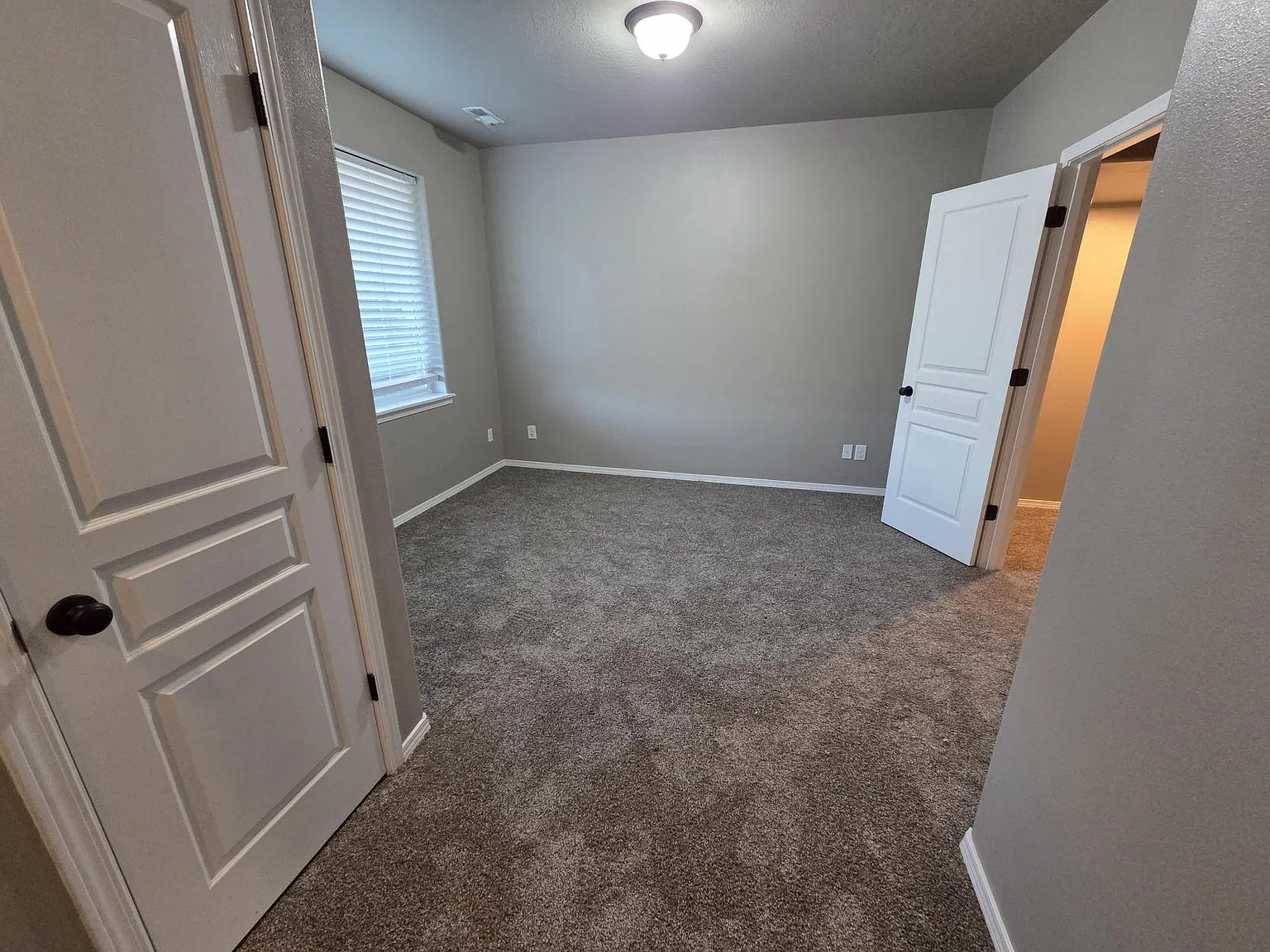 4 bed, 2.5 bath, 2190 sqft, $2,650 — Photo 3