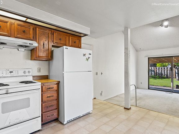 3rd image of 4755 NW Salishan Dr