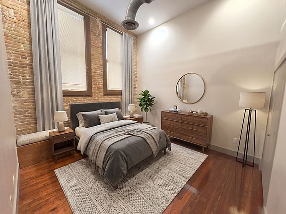 3rd image of 321 S Flores St #106