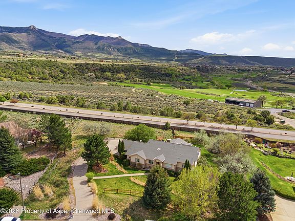 4th image of 98 Roan Creek Dr