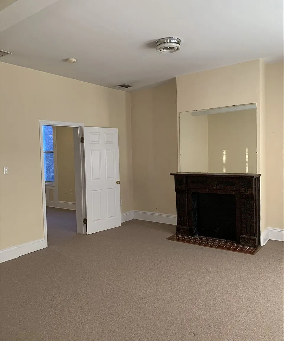 2 bed, 1200 sqft, $2,595 — Photo 2