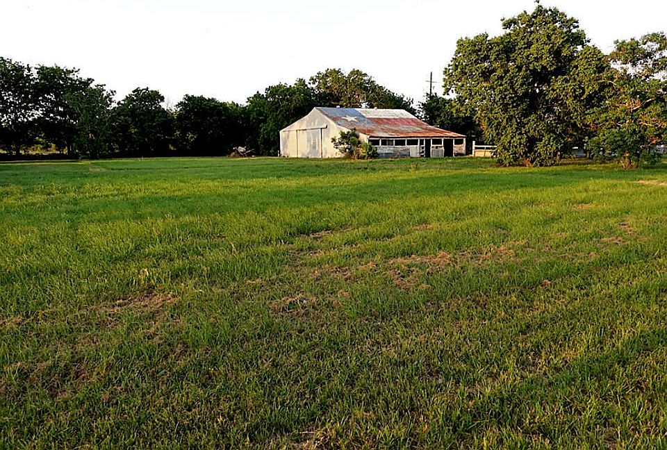1st image of 36296 Old Highway 290