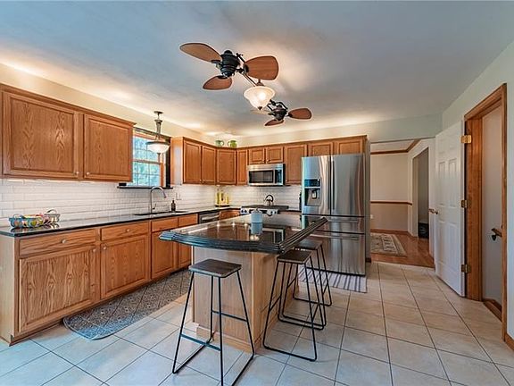 5th image of 502 Southfield Dr