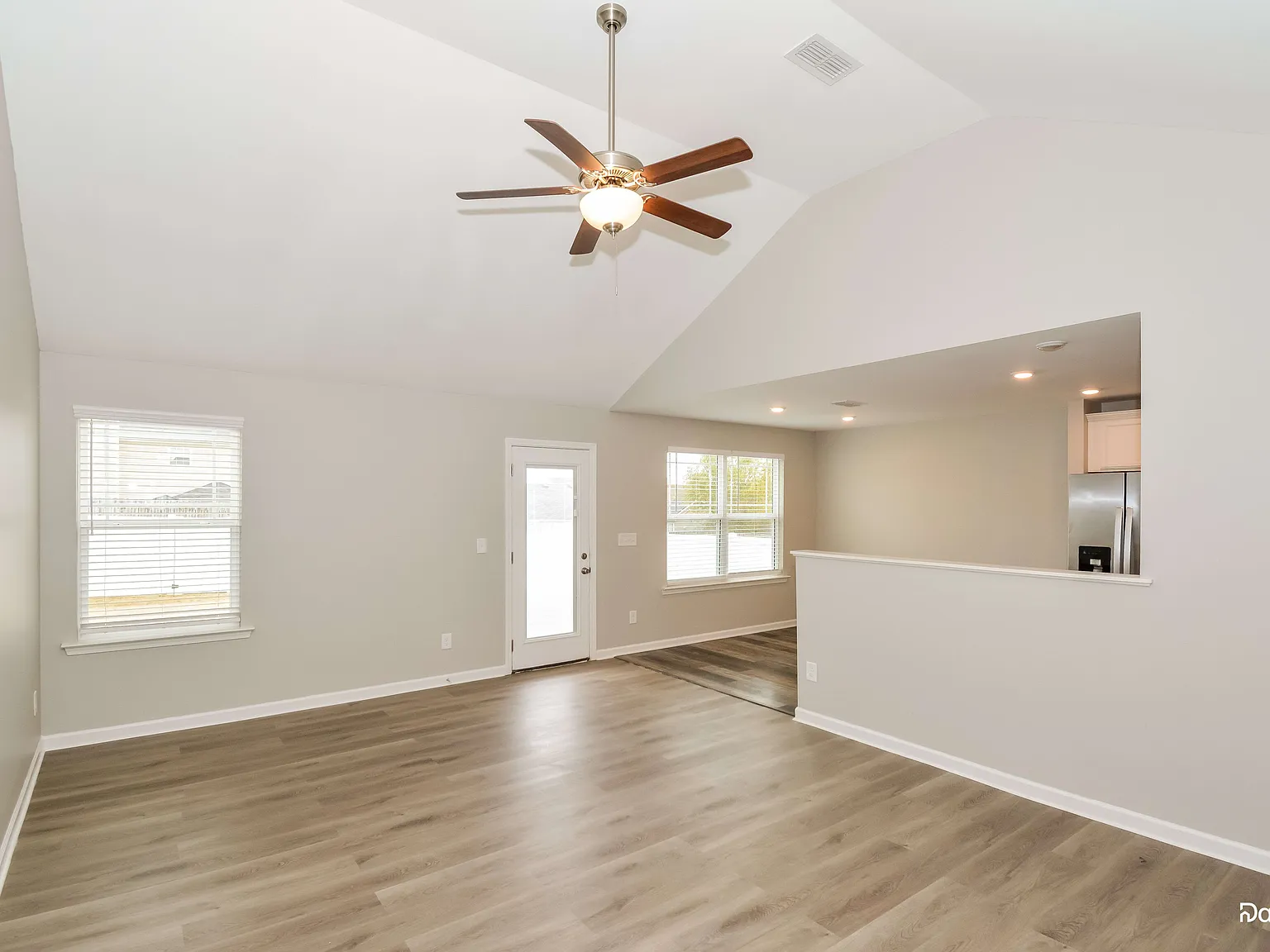 4 bed, 3.0 bath, 1713 sqft, $2,580 — Photo 4