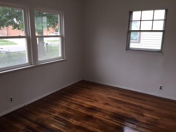 3rd image of 837 S Albert Ave
