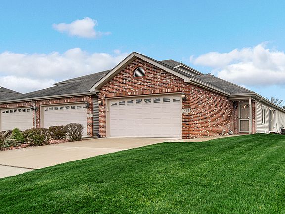 3rd image of 233 Deer Trail Ln