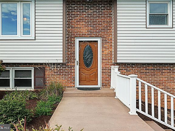 3rd image of 410 Cherry St