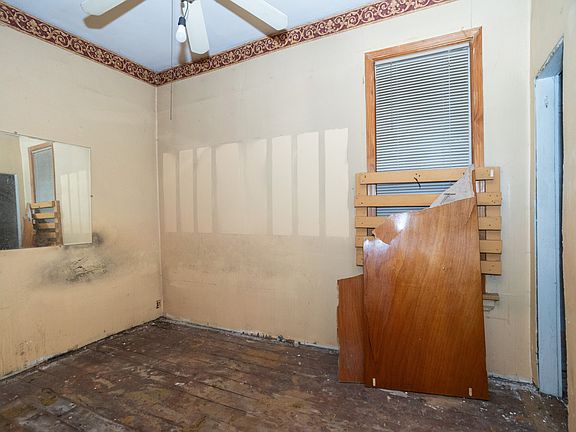 3rd image of 1541 W Marquette Rd