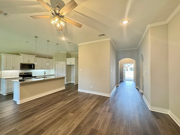 4th image of 701 Moseley Ln