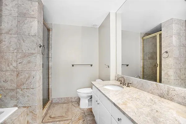 Rented by Douglas Elliman | media 14