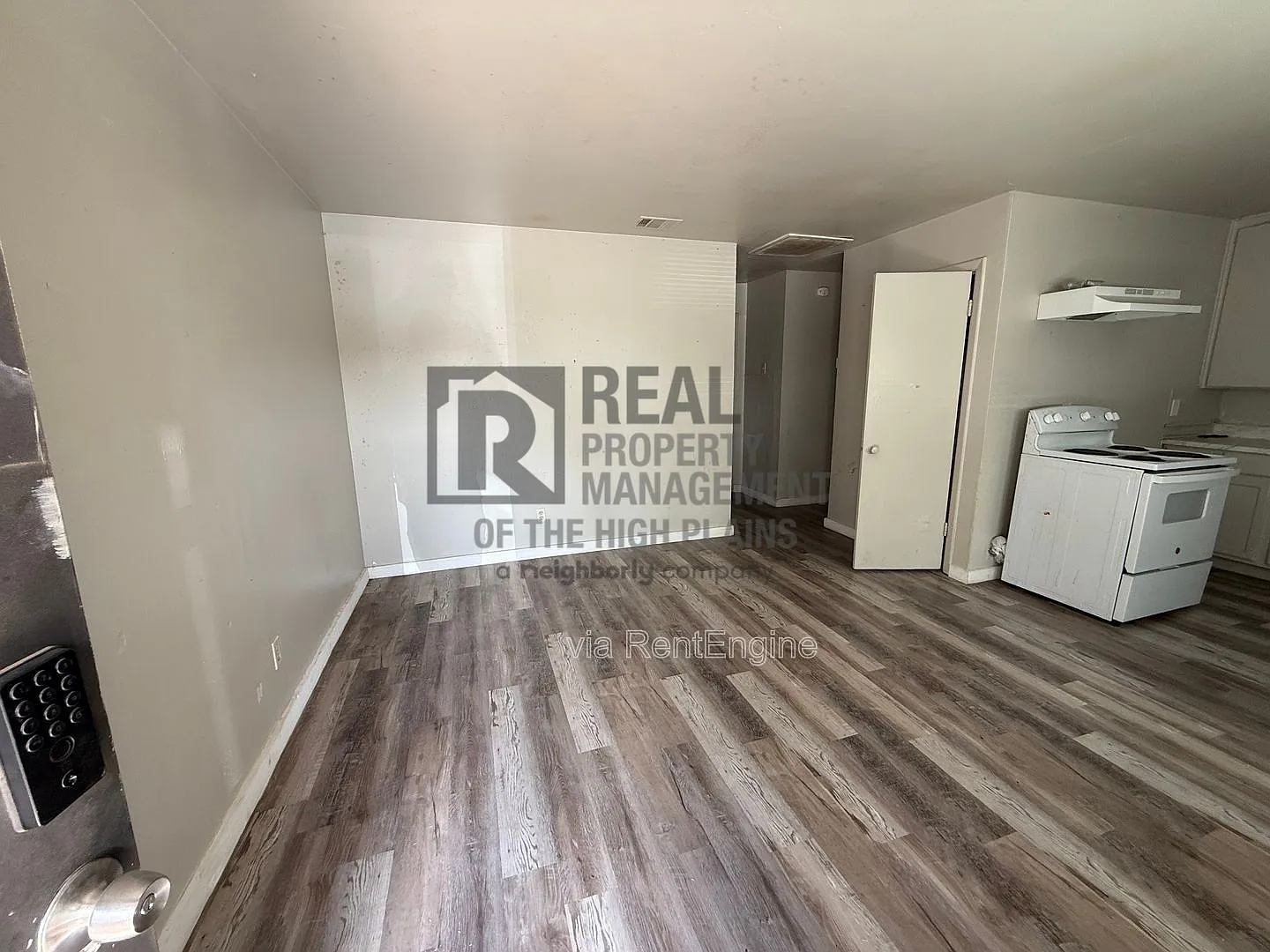 2 bed, 1.0 bath, $800 — Photo 2