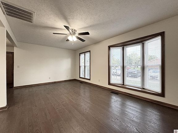5th image of 1904 Sherri Ln