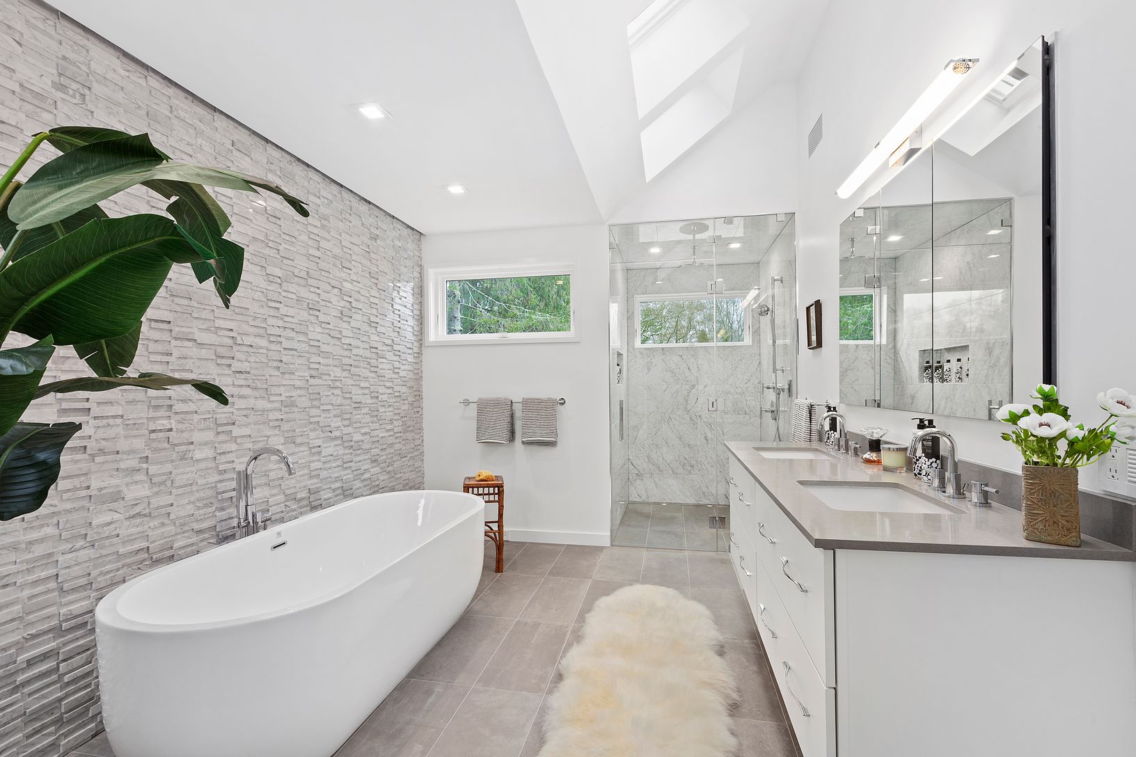  JUNIOR MASTER BATHROOM