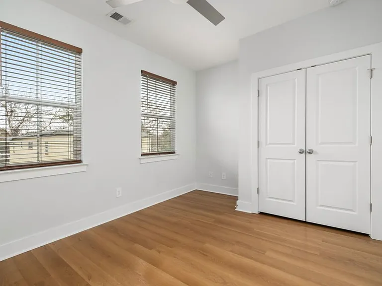 2037 Arbutus Ave — Photo 7