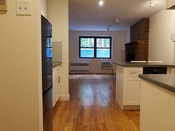 5th image of 321 E 92nd St APT 2A