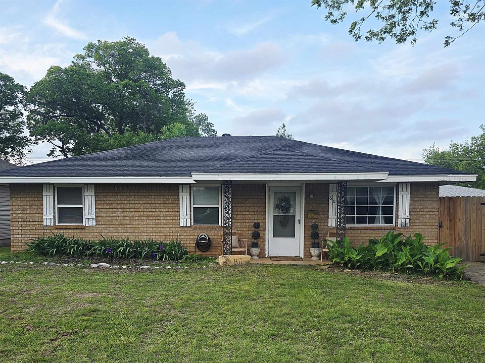 1st image of 603 W Chickasaw St