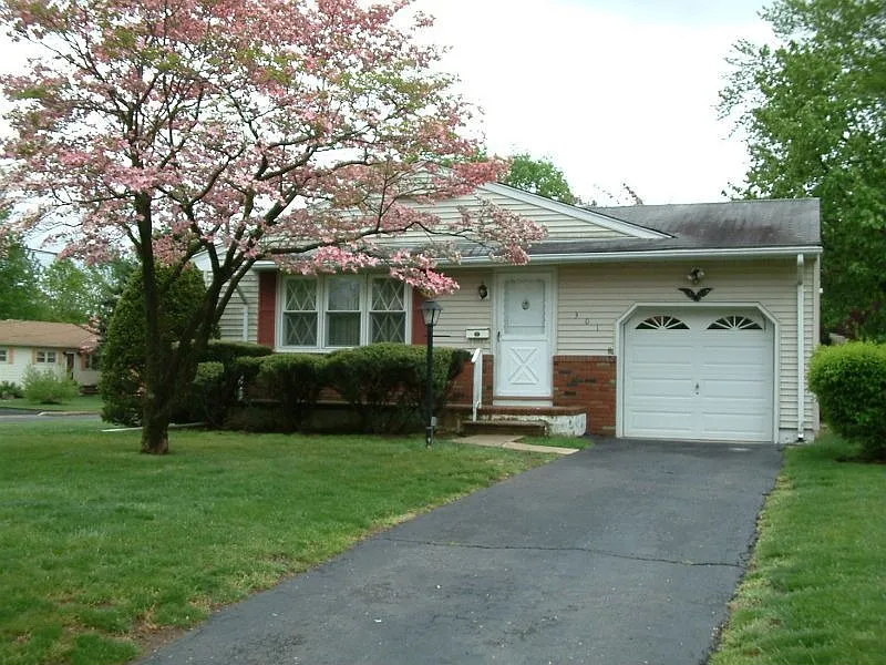 301 Odonohue Ave photo 1