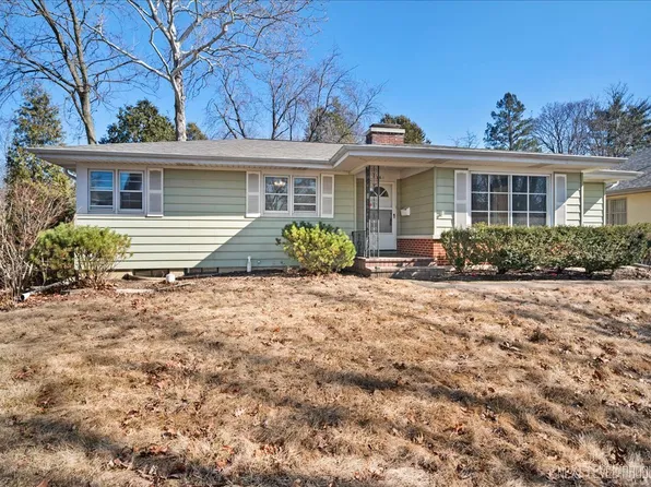 361 Scott Ave, Glen Ellyn, IL 60137