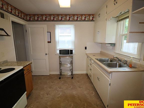 5th image of 1420 N Logan St