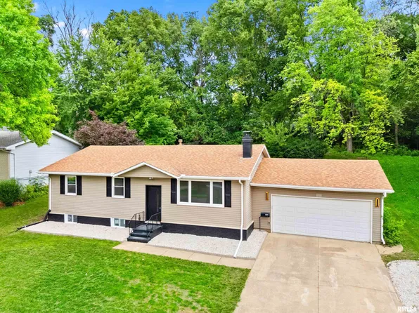 1208 Timber Ln, Pekin, IL 61554