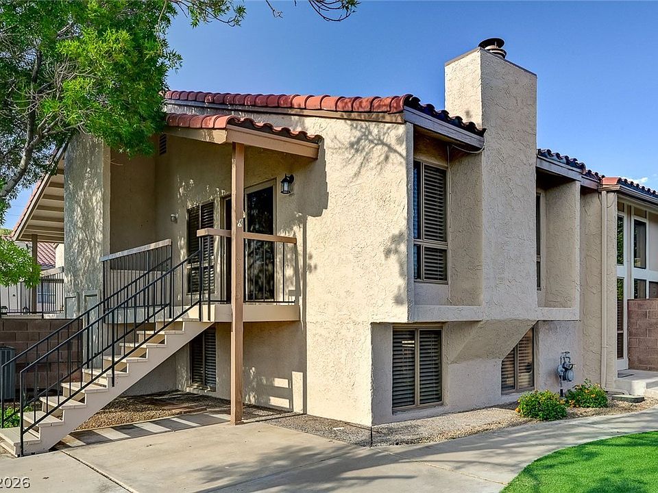 1st image of 1305 Capri Dr APT D