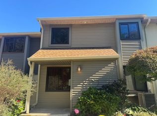 22 Fitzwatertown Rd Unit E8, Willow Grove, PA 19090