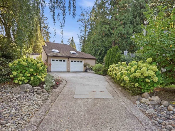 2207 Tanager Pl, North Vancouver, BC V7J 3R3