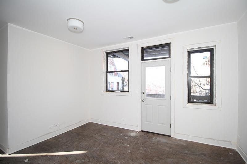 2nd image of 1600 W Belle Plaine Ave #16O6_TWO