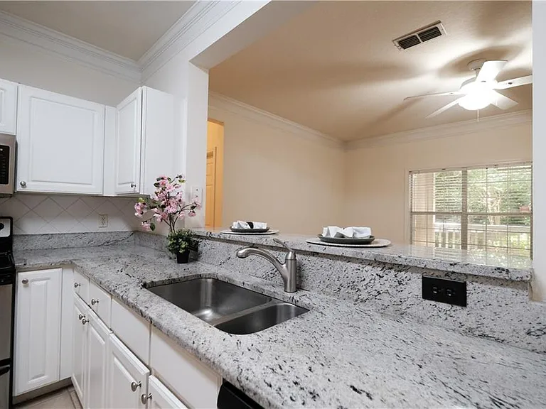 4007 Westchester Rdg NE — Photo 6