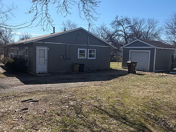 3rd image of 1357 Watkins Pl