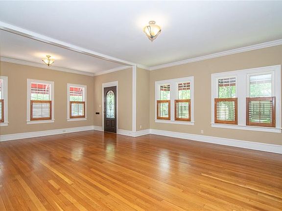 5th image of 2529 W Watrous Ave
