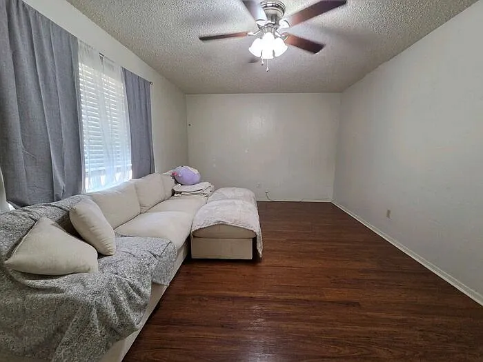 2 bed, 1.0 bath, 860 sqft, $895 — Photo 3