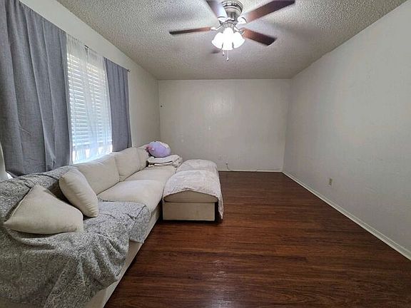 3rd image of 110 Texas Ave